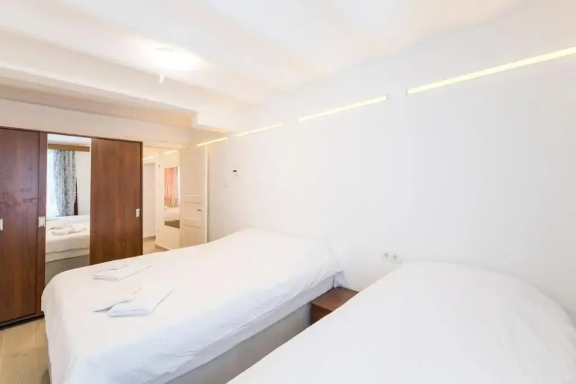 Beautiful 2BR House w/AC 400meters Taksim Square — отель в Стамбуле, Турция