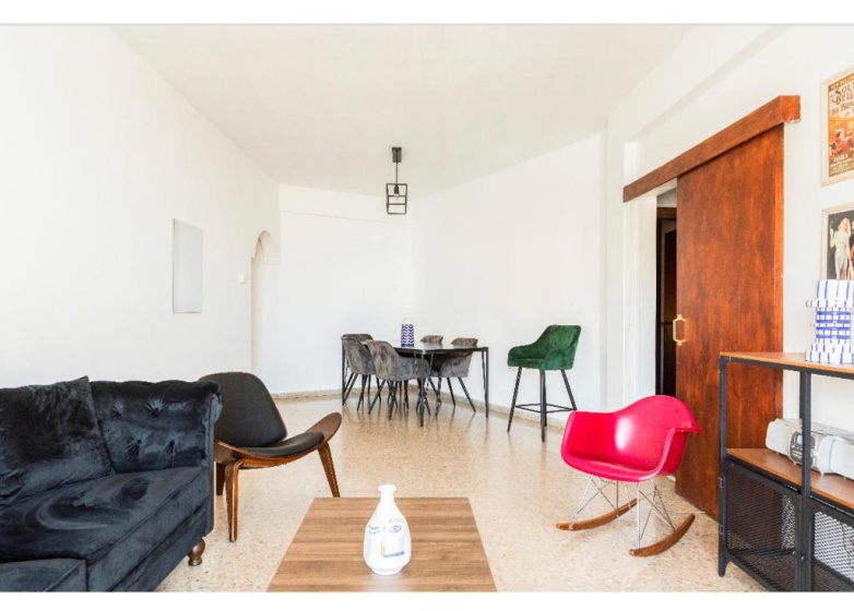 Sea View City Centre 3bed Apartment — отель с удобствами в Ларнака