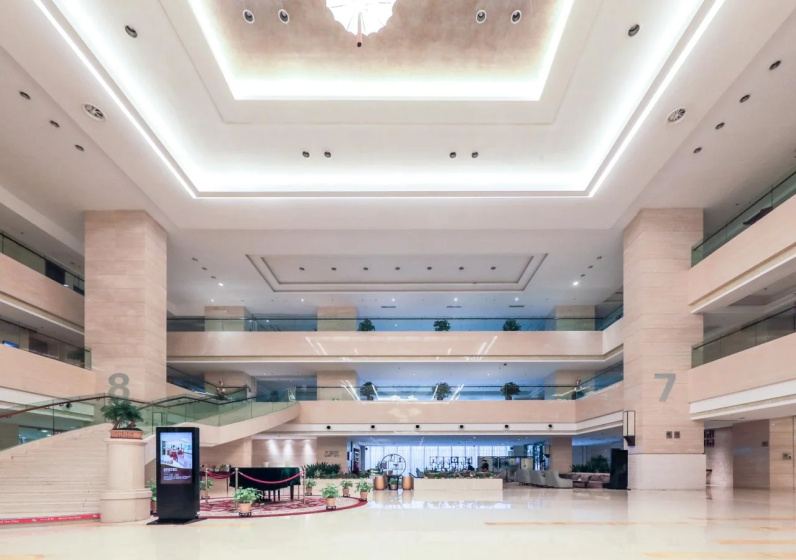 White Horse Lake Jianguo Hotel — отель с удобствами в Ханчжоу