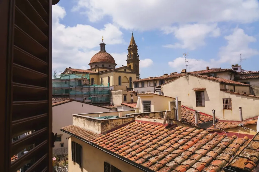 Lovely 4BD Apt 3min Walk to Ponte Vecchio — отель в Флоренции, Италия