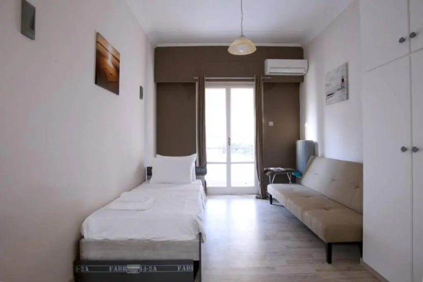 Studio Next to Agios Nikolaos Church — отель с удобствами в Афины