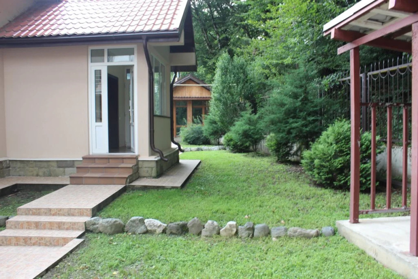 Dom Otdykha Na Krasnoy Polyane Guest House — отель в Эсто-Садок, Россия