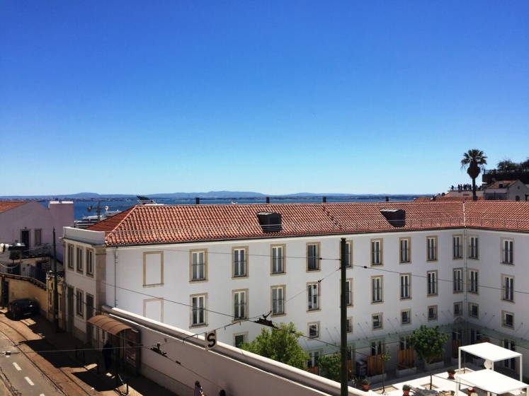Alfama Tailor Made Blue House With a View — отель с удобным расположением в Лиссабоне