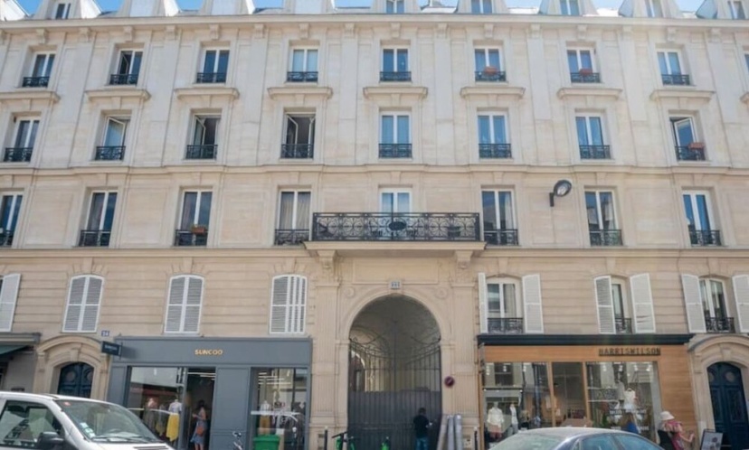 Modern Industrial 80m2 Apartment Near Bastille — отель в Париже, Франция