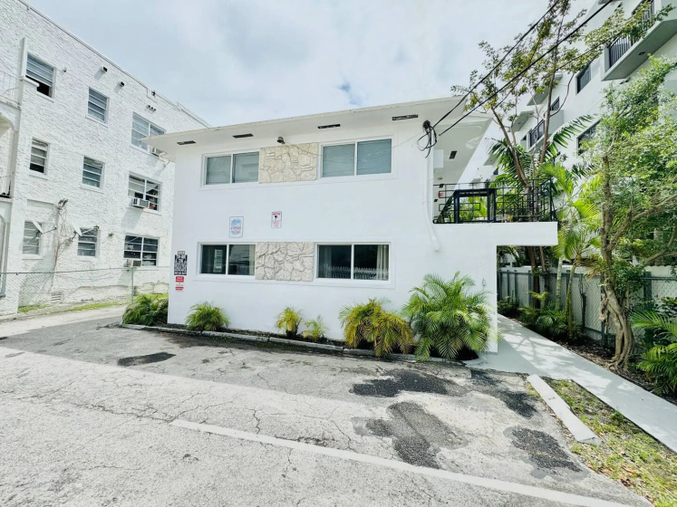 Цены на Enjoy Miami Top Location Free Parking Book Now в Майами