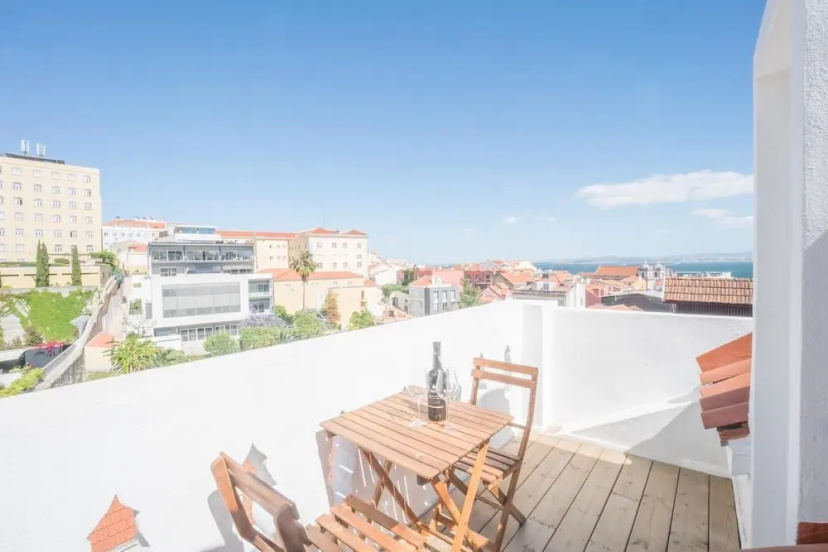 Rooftop Apartment — отель с удобствами в Лиссабоне
