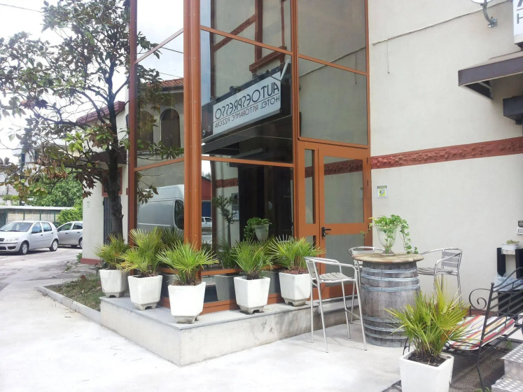 Hotel Autoespresso — забронировать отель в Венеции
