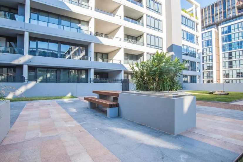 Relaxing Parramatta Apartment With Parking — отель с удобным расположением в Сиднее