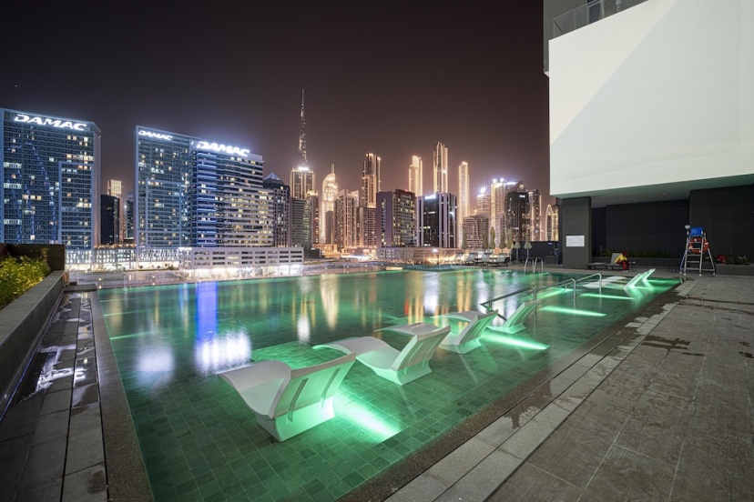 Waves - The Suite Dubai Luxury Waterfront Living — отель с удобным расположением в Дубае