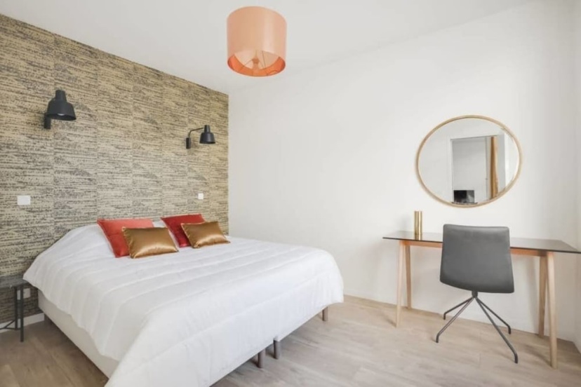 Цены на Charming and Well Decorated Apartment in Paris в Париже
