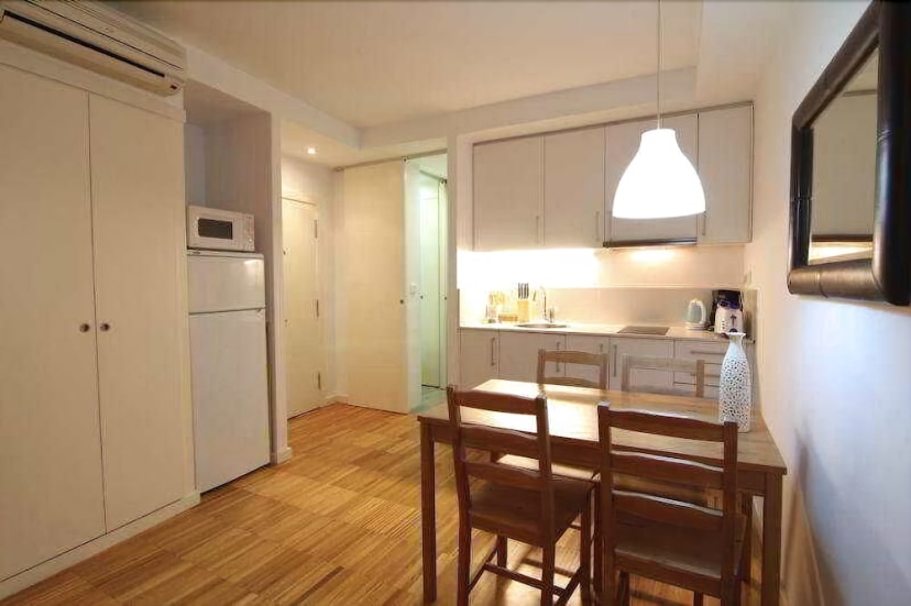 Borne Building Apartamentos — отель с удобствами в Барселоне