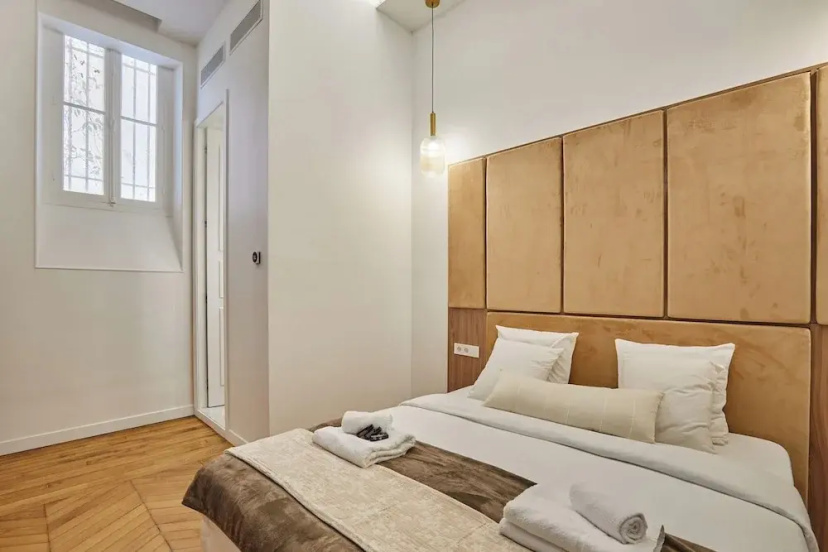Saint Honore Luxury Apartment With AC — отель в Париже, Франция