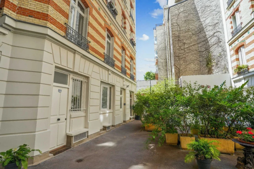 Цены на Cosy 2P Studio in the Heart of the Marais в Париже