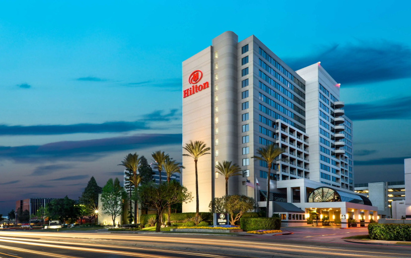 Hilton Woodland Hills / Los Angeles — отель с удобствами в Лос-Анджелесе