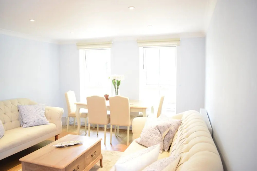 2 Bedroom Apartment In Chelsea — отель с удобным расположением в Лондоне