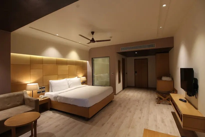 Hotel Charan Plaza - Hotel in Λάκναου - Photo 1