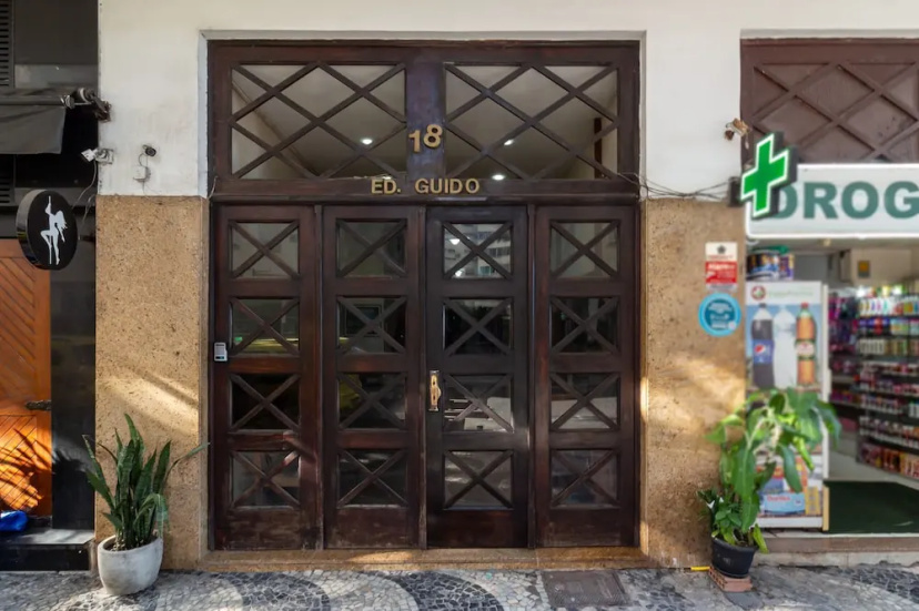 Цены на 2 Minutes From Copacabana Beach D302 в Рио