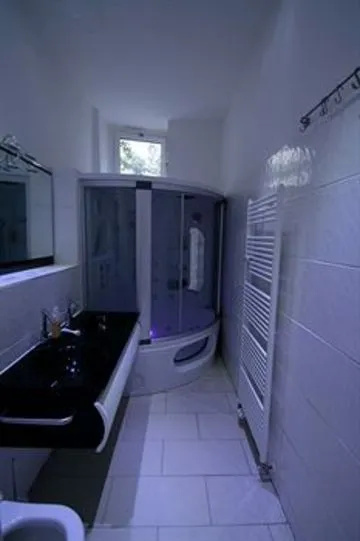 Apartment Aachener Strasse — забронировать отель в Берлине