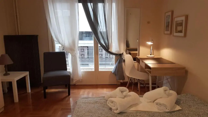 Begonia-Athens Center, 6 BD, 2,5 BATH — отель с удобным расположением в Афины
