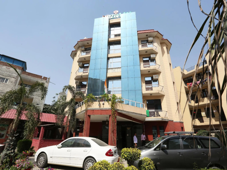 OYO 23478 Hotel Kamran Residency — отель с удобным расположением в Мумбаи