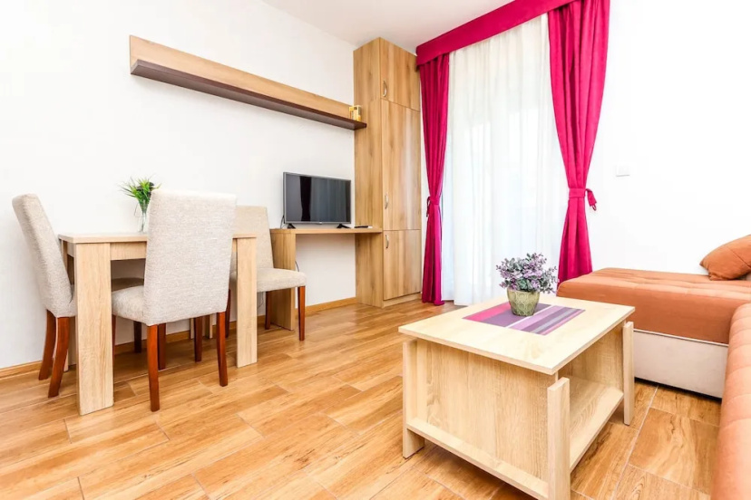 Apartments Aqua Breeze — забронировать отель в Будва