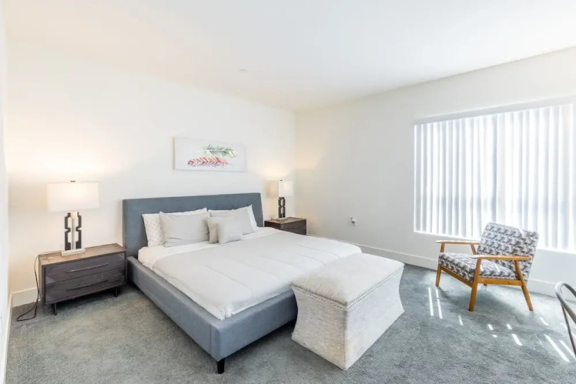 3br/3ba Fully Furnished Apartment In Hollywood 3 Bedroom Apts by RedAwning — отель с удобным расположением в Лос-Анджелесе