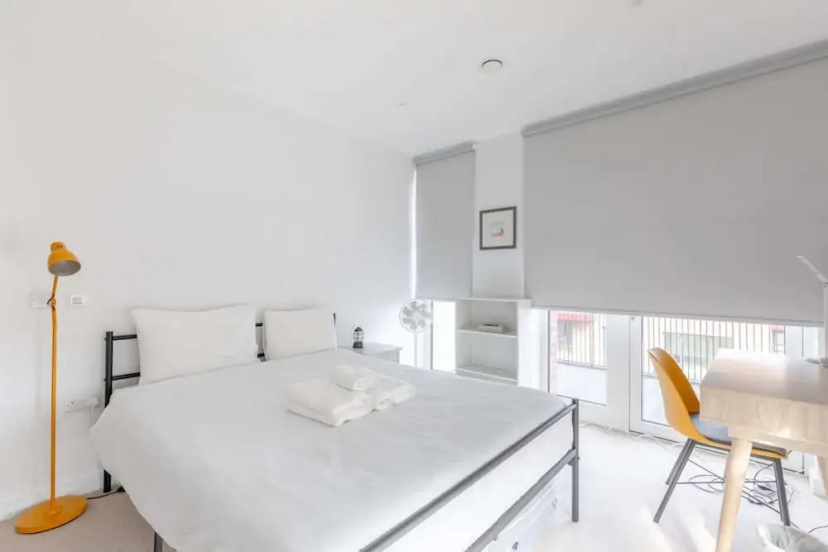 Stylish 2BD Oasis W/balcony South East London! — комфортный отель в Лондоне