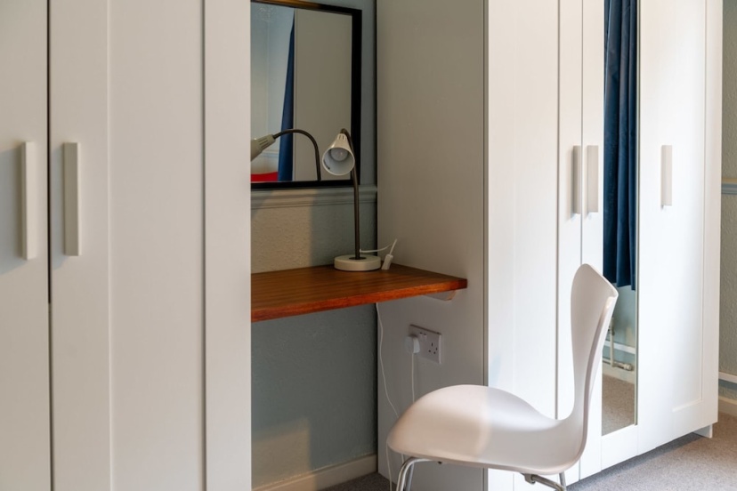Charming One Bed Abode In East Putney — забронировать отель в Лондоне