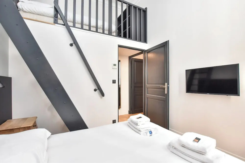 Charming Apartment - 2br/7p - Arc de Triomphe — забронировать отель в Париже