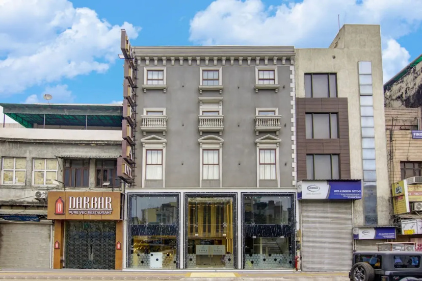 Цены на The Leena International - New Delhi в Дели