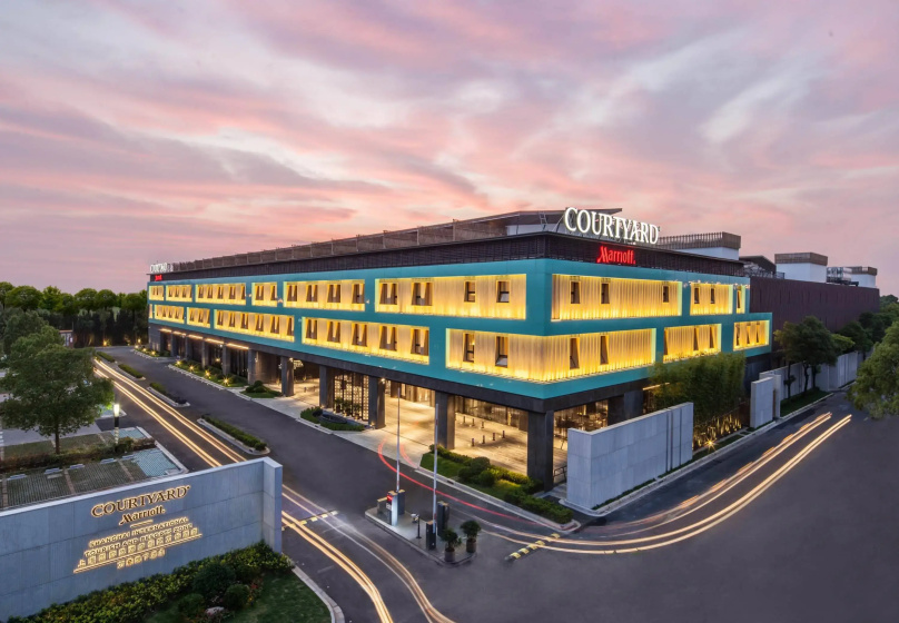 Сравните цены на Courtyard by Marriott Shanghai International Tourism and Resorts Zone в Шанхае