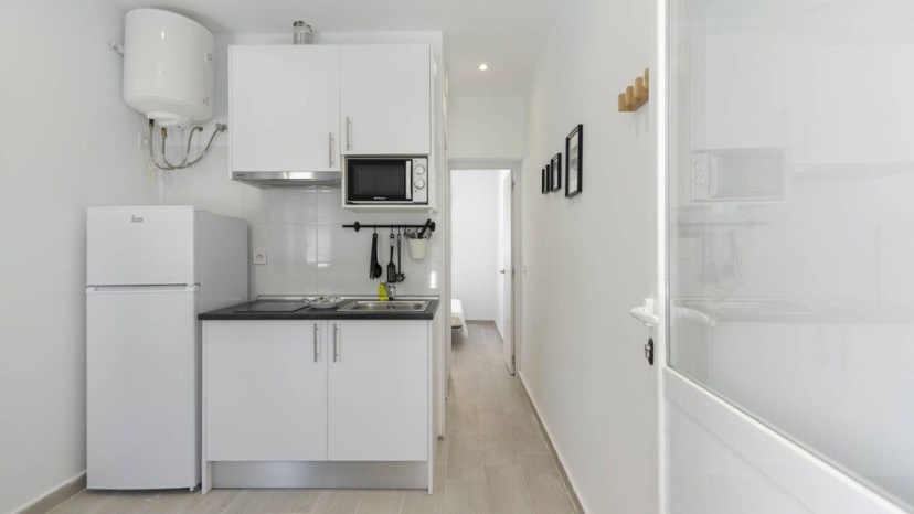Apartamento exterior 1º Planta con A/C y WiFi en Rafaela Ybarra SAN1 — отель с удобным расположением в Мадриде