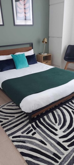 Gorgeous split level Belsize Park Apt — забронировать отель в Лондоне