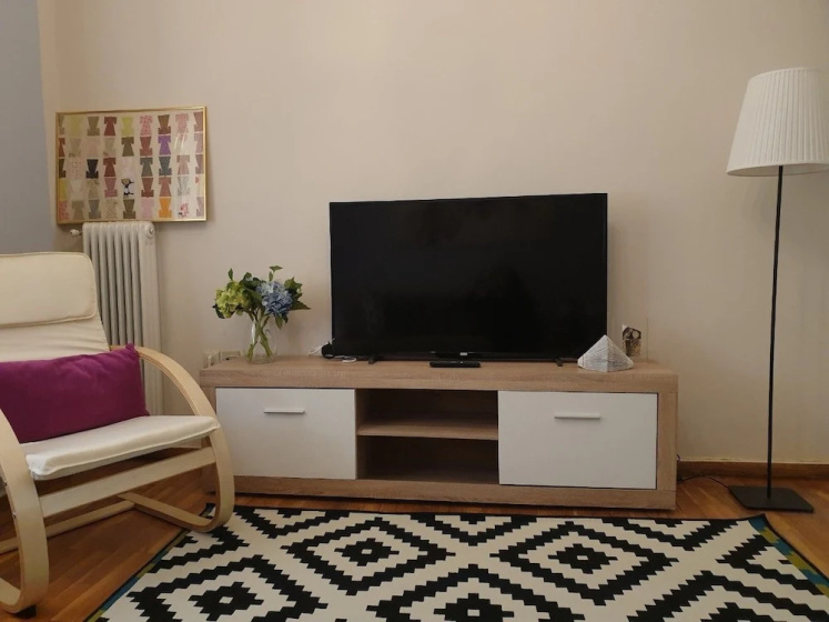 Mets Near From Panathenaic Kallimarmaro Stadium — отель с удобствами в Афины