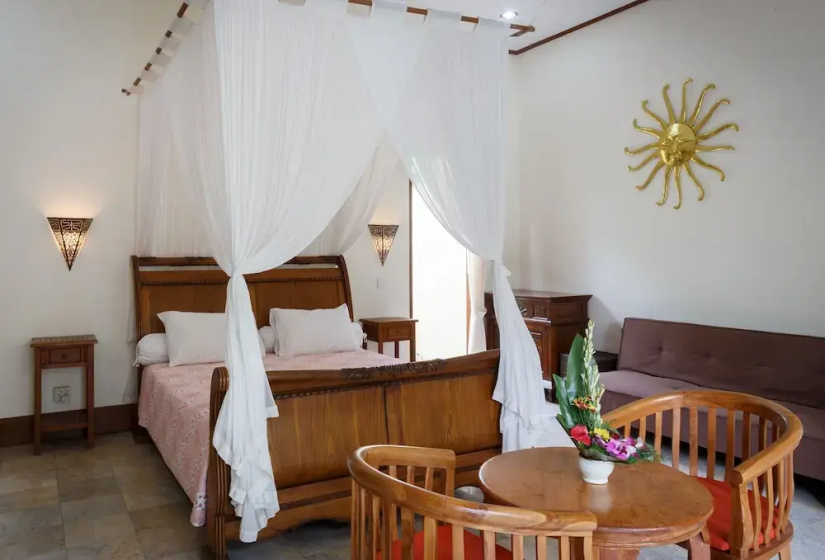Villa Mesui Lotus — отель с удобствами в Денпасар