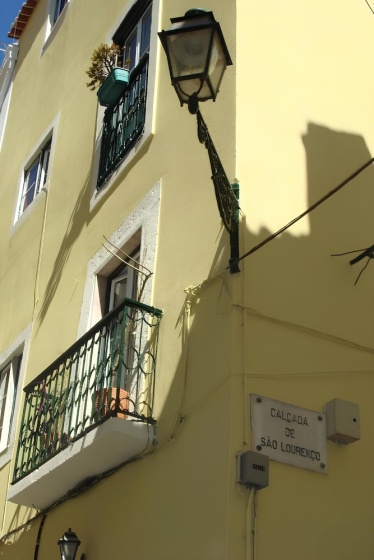 Casa do Castelo N 2 - S Pedro Martir — забронировать отель в Лиссабоне