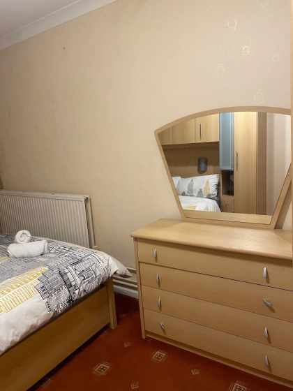 Charming 4-bedroom Apartment in East London - Perfect City Getaway — отель с удобным расположением в Лондоне