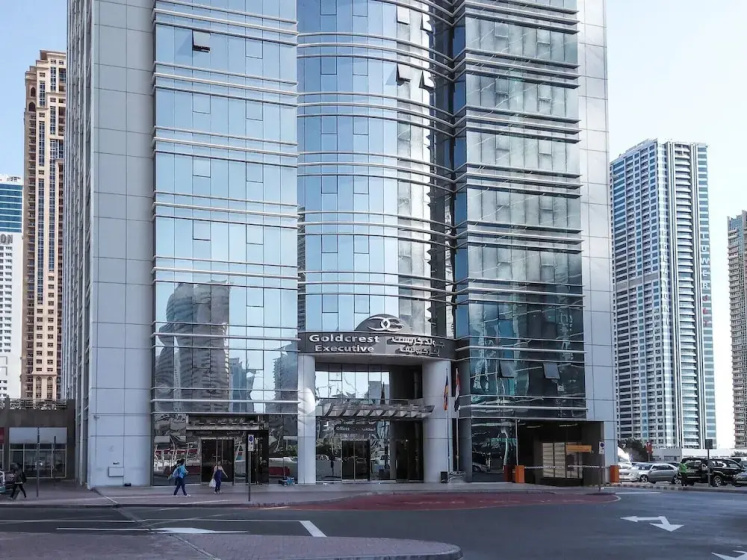 Warm & Striking Studio Apartment in the Heart of Jlt! — отель с удобствами в Дубае
