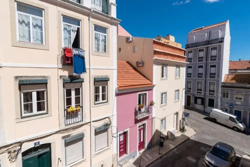 Renovated Cosy 1bedroom Apartment in Santos — отель с удобствами в Лиссабоне
