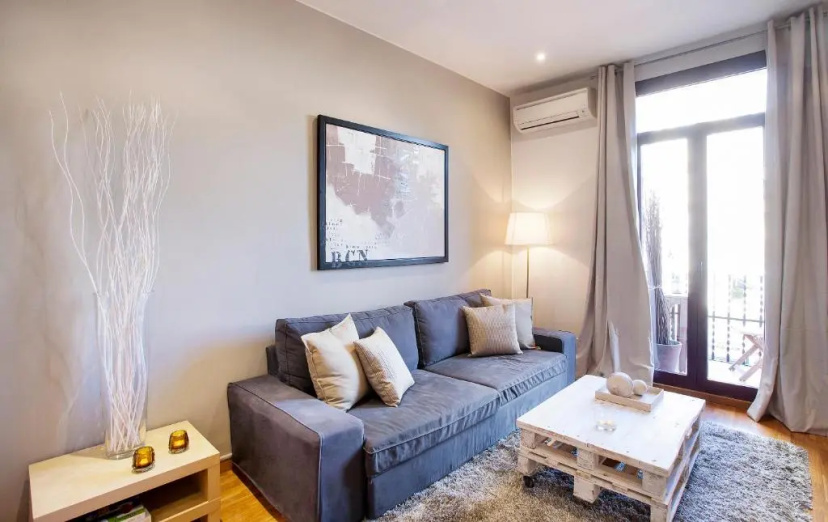 Apartments Barcelona & Home Deco Viladomat — комфортный отель в Барселоне
