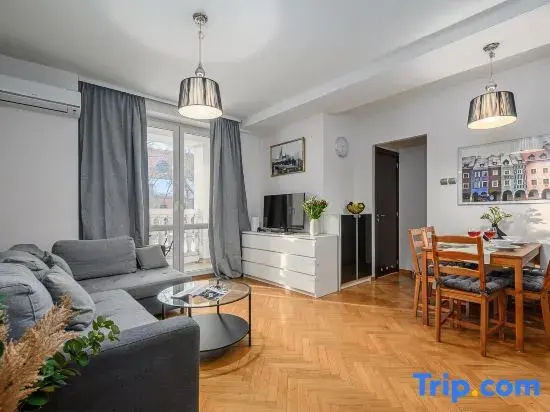 Lumina airy apartment with balcony — отель с удобствами в Варшаве