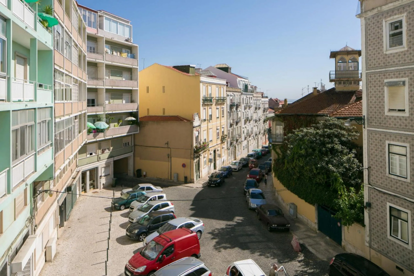 Stylish and Beautiful Apartment with Parking 24 by Lisbonne Collection — отель с удобным расположением в Лиссабоне