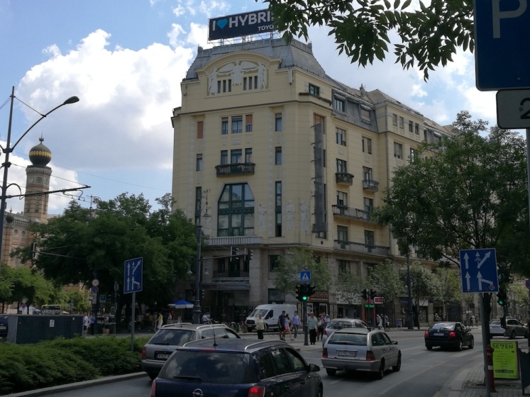 Diamond Astoria 5 sun-lit apartment — отель с удобствами в Будапеште