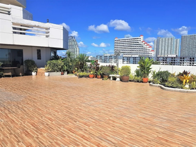 Цены на Fantastic 2 bed With Huge Balcony & sea Views в Паттайе