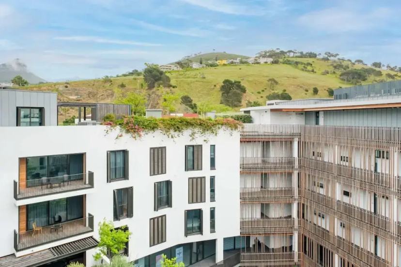 Holiday Chic Alena Apartment in Trendy De Waterkant — отель с удобствами в Кейптауне