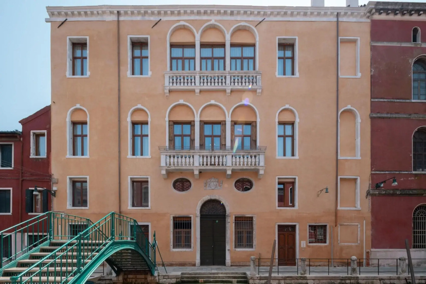 Hotel Palazzo Martinelli Dolfin — забронировать отель в Венеции
