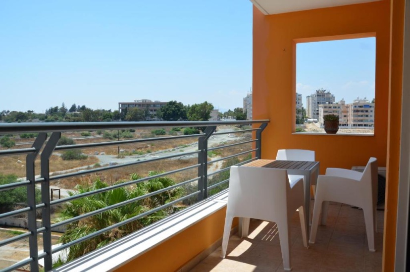 Цены на Mirabella Mackenzie 1 Bedroom Flat Sleeps 4 в Ларнака