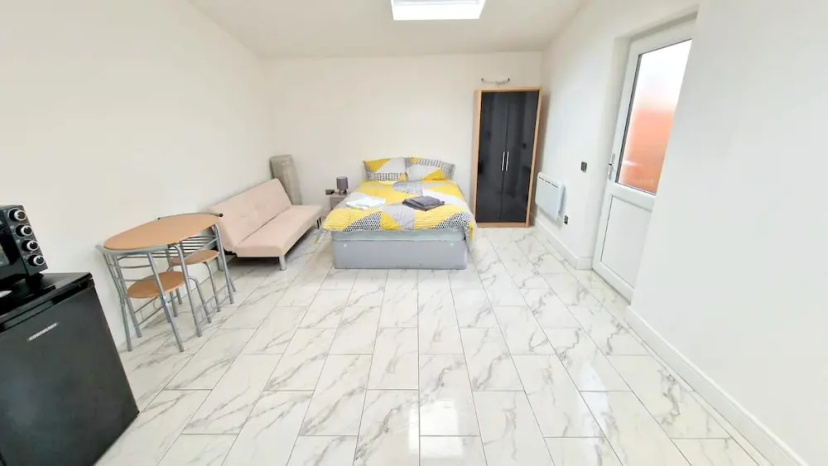 Large Triple Studio Flat - Croydon — отель с удобным расположением в Лондоне