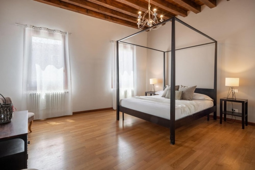 Herion Palace Apt 2 by Wonderful Italy — отель с удобствами в Венеции