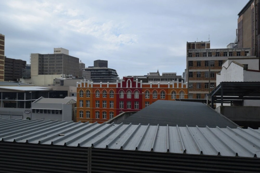 Bright 2 Bedroom Apartment in Cape Town City Centre — забронировать отель в Кейптауне